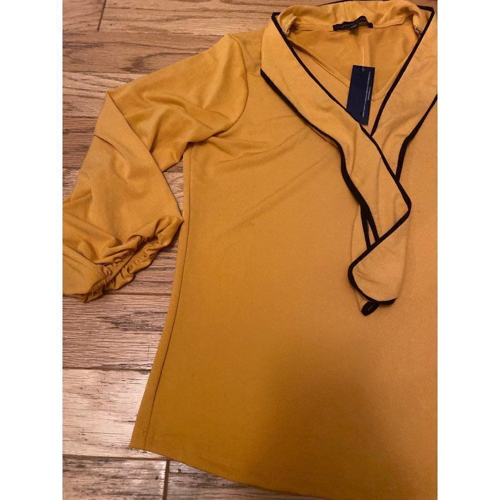 Adrienne Vittadini, women's gold/black blouse with neck tie size small - Picture 2 of 7